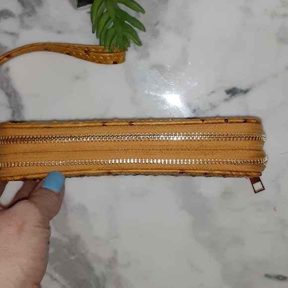 Nwot wallet/wristlet - Picture 3 of 7